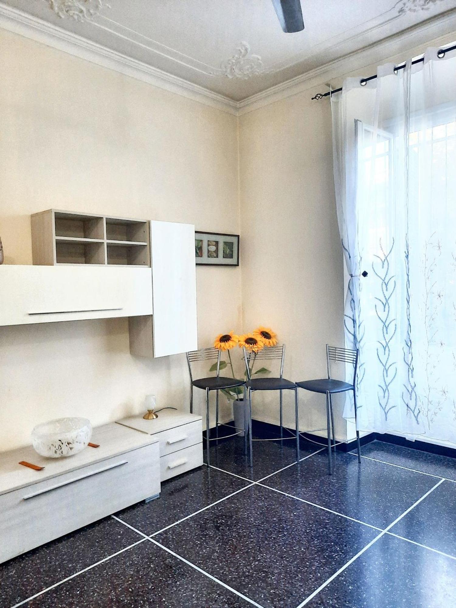 Charming In 70 M² Parking Included Genoa
